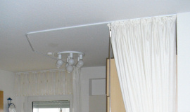 Raumteilvorhang mit speziell angepasster Aluschiene